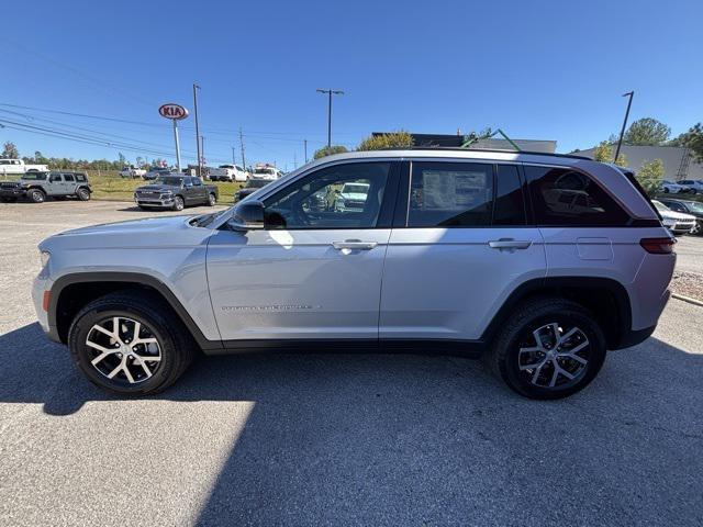 new 2025 Jeep Grand Cherokee car, priced at $45,180