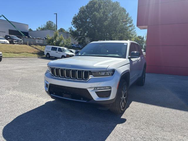 new 2025 Jeep Grand Cherokee car, priced at $45,180
