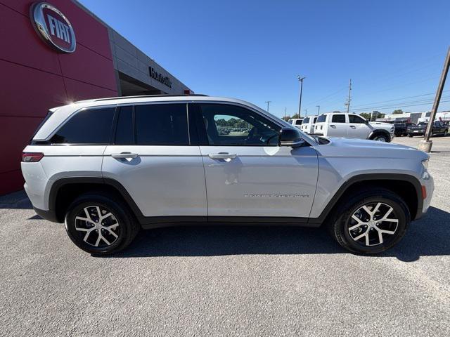 new 2025 Jeep Grand Cherokee car, priced at $45,180