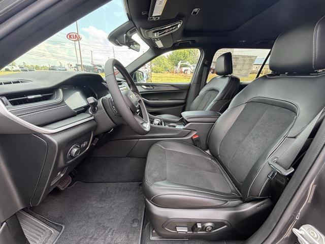 new 2025 Jeep Grand Cherokee L car, priced at $39,245