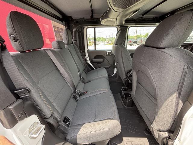 new 2025 Jeep Gladiator car, priced at $38,057