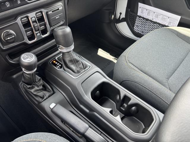 new 2025 Jeep Gladiator car, priced at $38,057