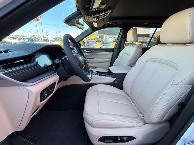 new 2025 Jeep Grand Cherokee car, priced at $36,160