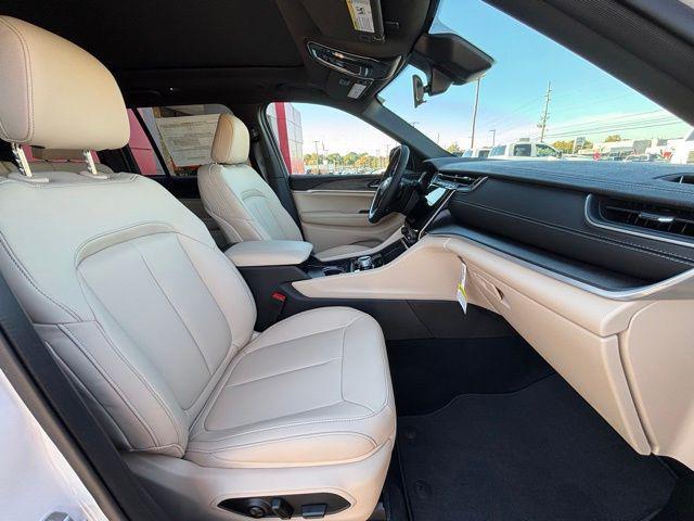 new 2025 Jeep Grand Cherokee car, priced at $36,160