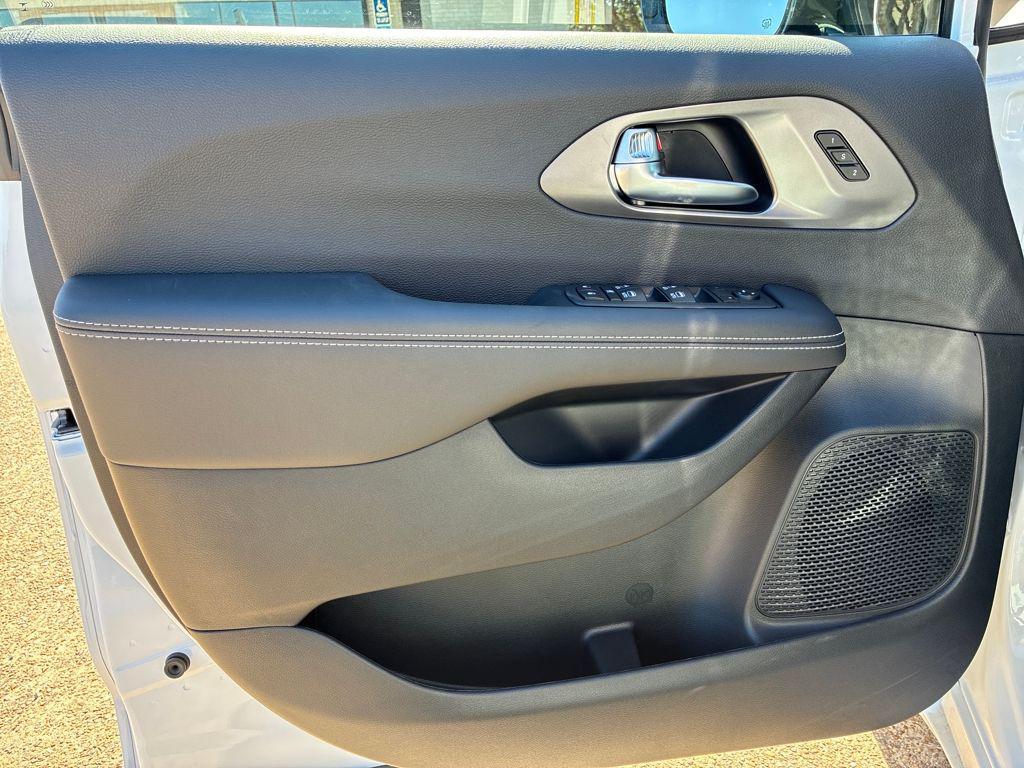 new 2026 Chrysler Pacifica car, priced at $44,472