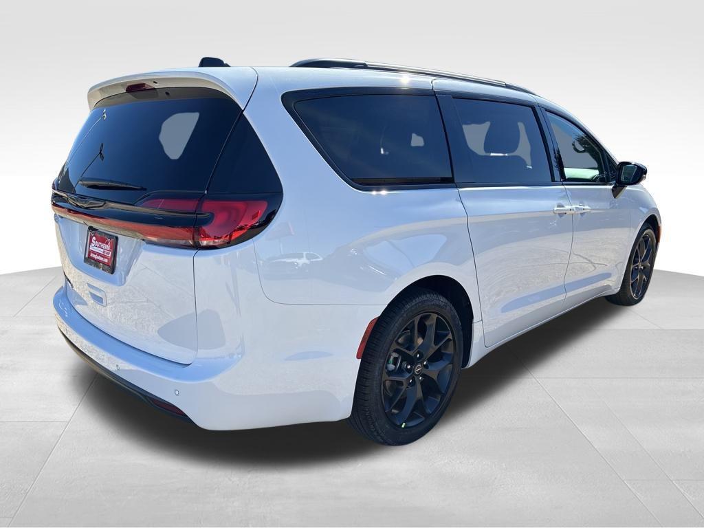 new 2026 Chrysler Pacifica car, priced at $44,472
