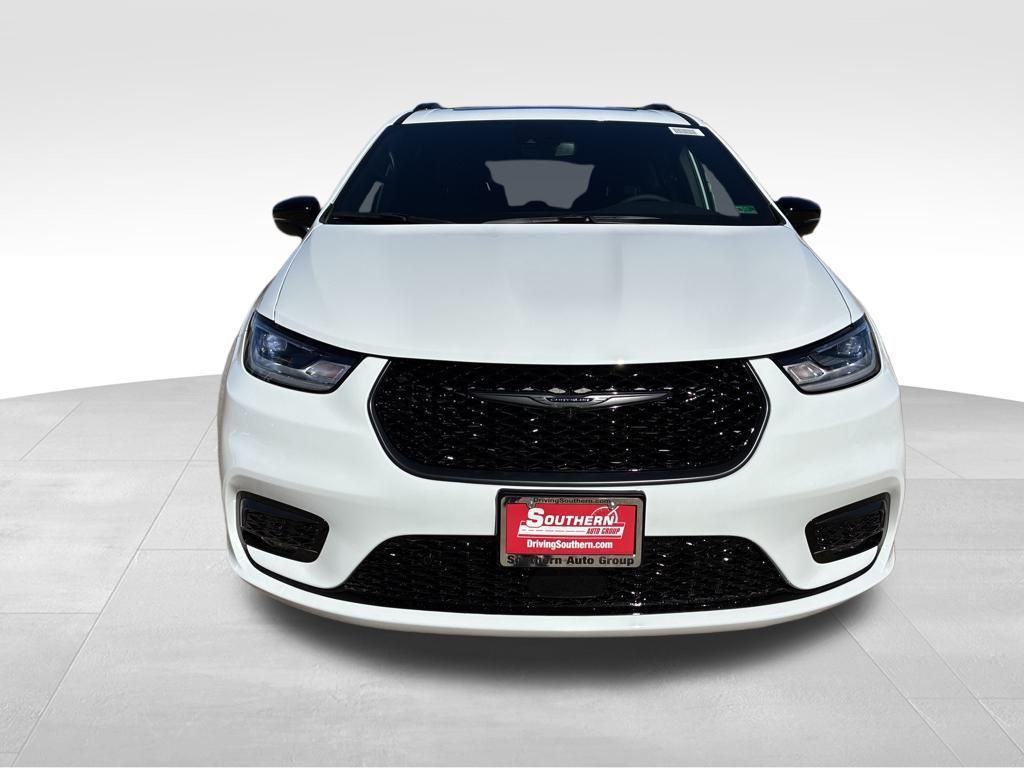 new 2026 Chrysler Pacifica car, priced at $44,472