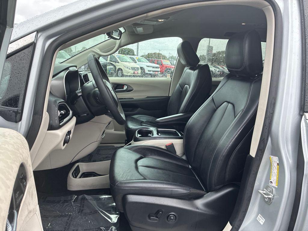 used 2024 Chrysler Pacifica car, priced at $30,700