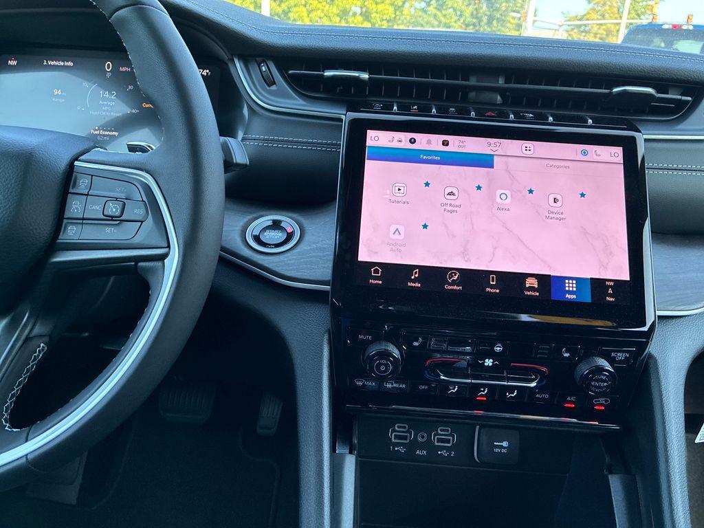 new 2025 Jeep Grand Cherokee car, priced at $40,259