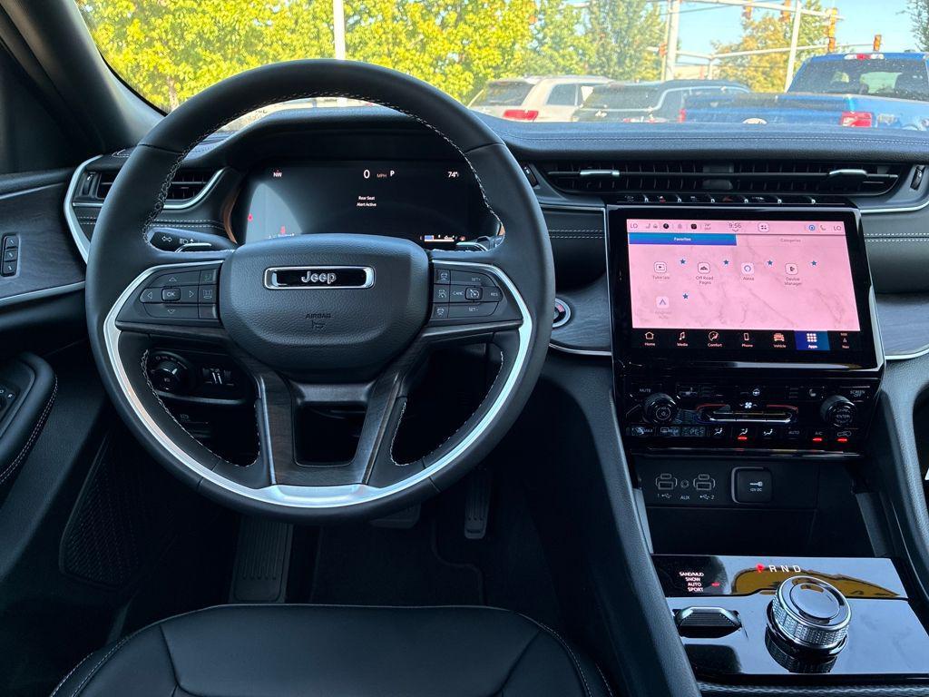 new 2025 Jeep Grand Cherokee car, priced at $40,259