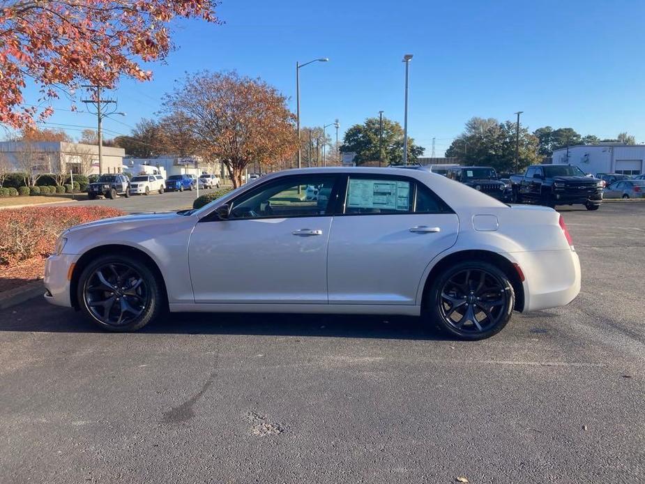 new 2023 Chrysler 300 car, priced at $31,280