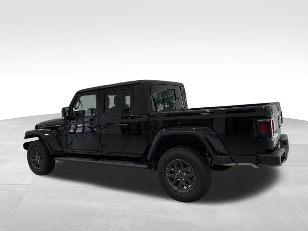 used 2024 Jeep Gladiator car, priced at $37,722