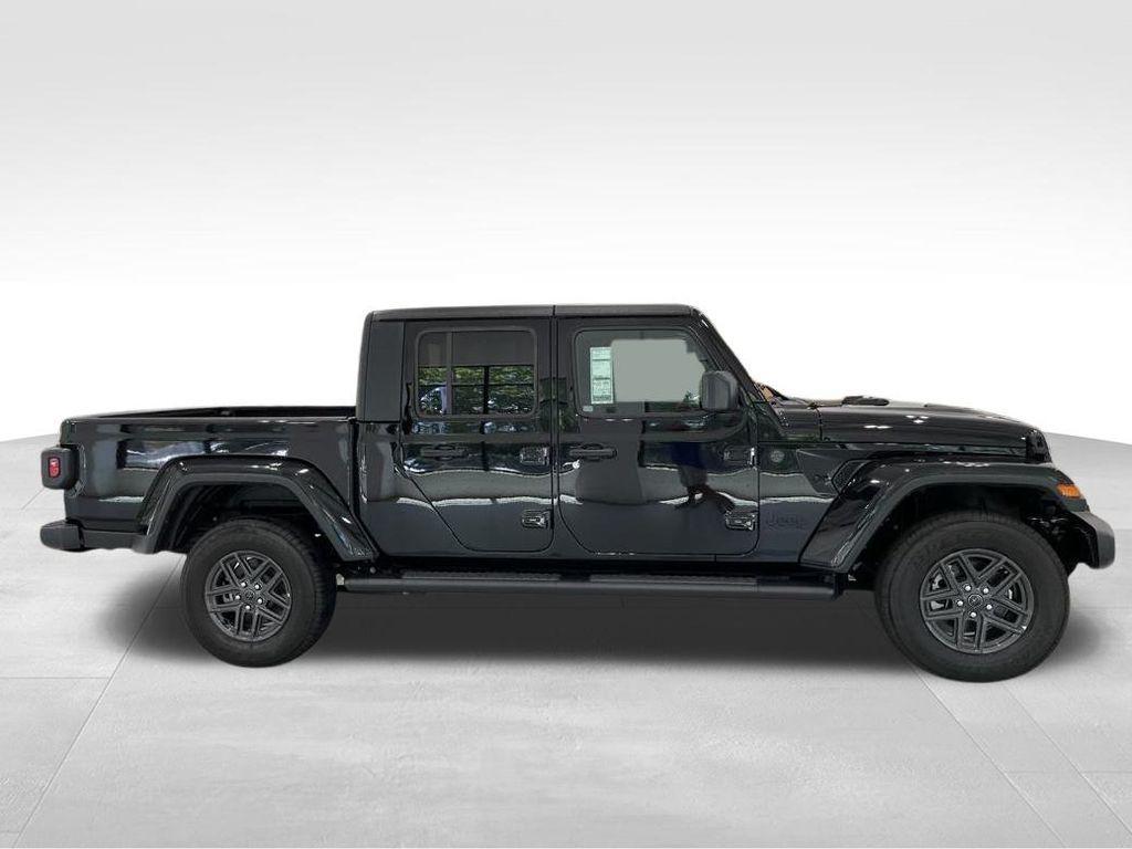used 2024 Jeep Gladiator car, priced at $37,722