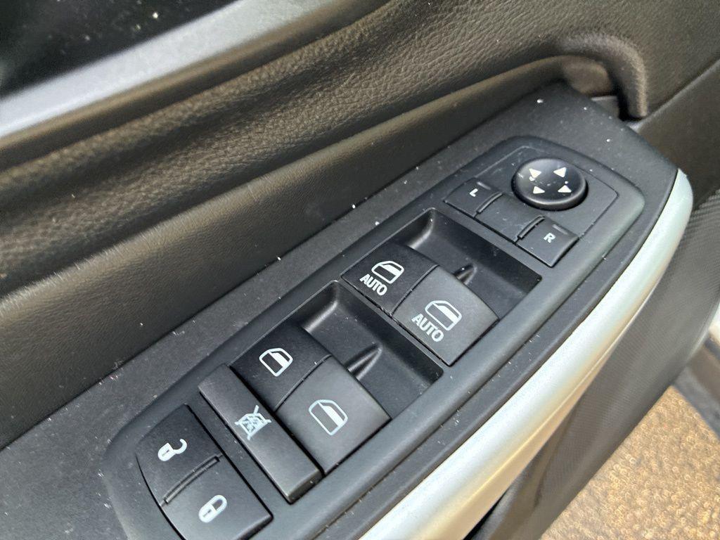used 2018 Jeep Cherokee car, priced at $15,725