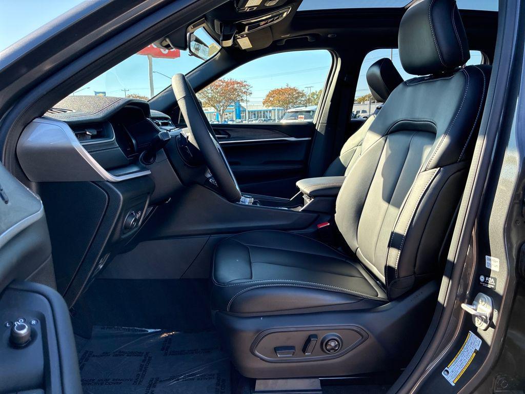 new 2025 Jeep Grand Cherokee car, priced at $43,259