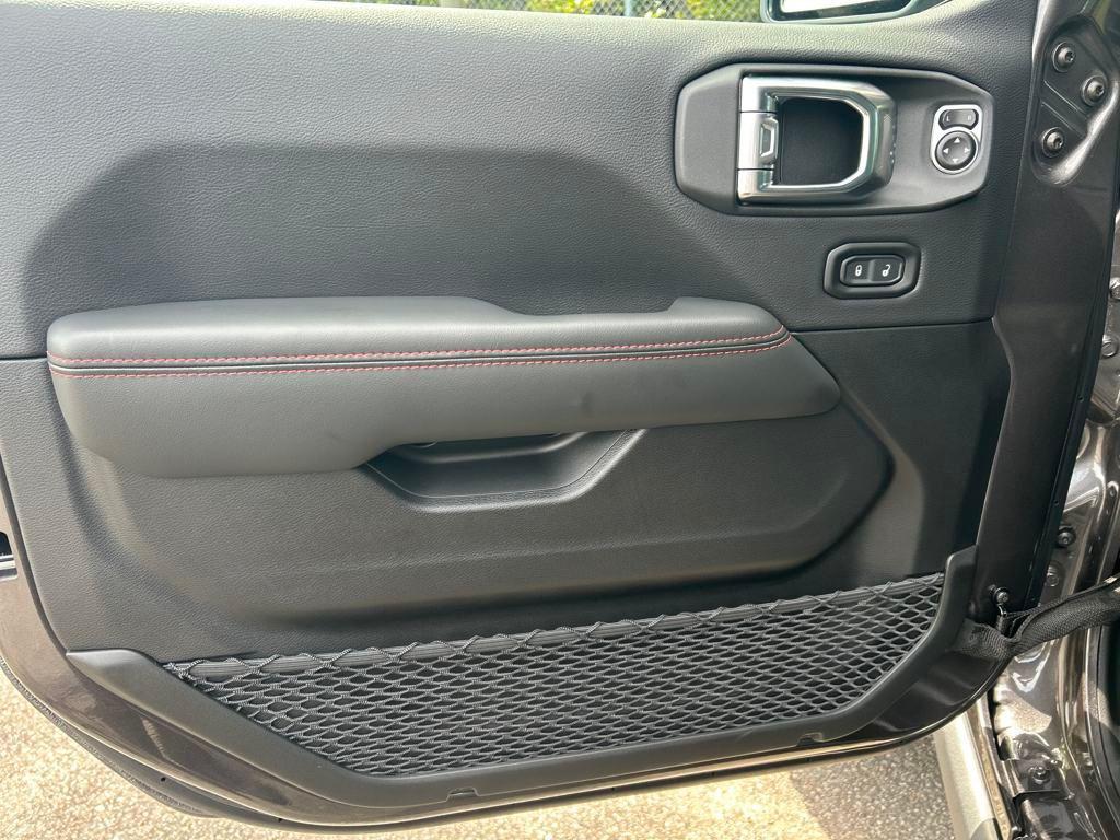 new 2025 Jeep Wrangler car