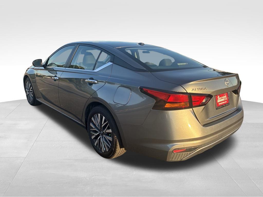 used 2023 Nissan Altima car, priced at $19,900
