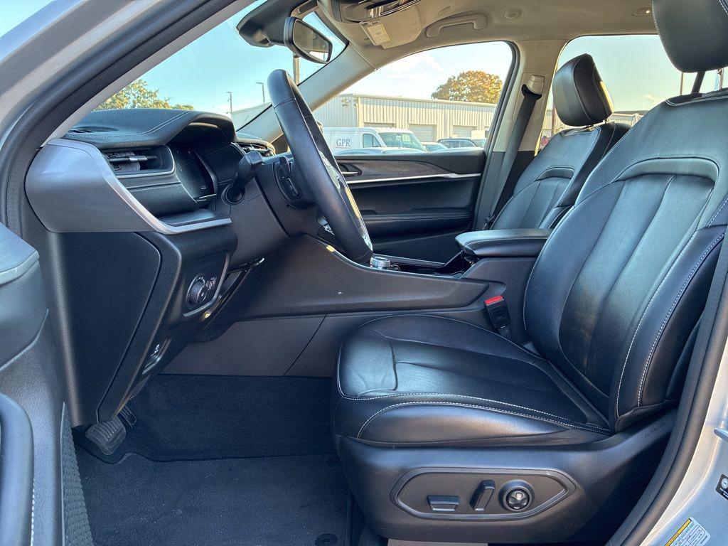 used 2022 Jeep Grand Cherokee car, priced at $32,300