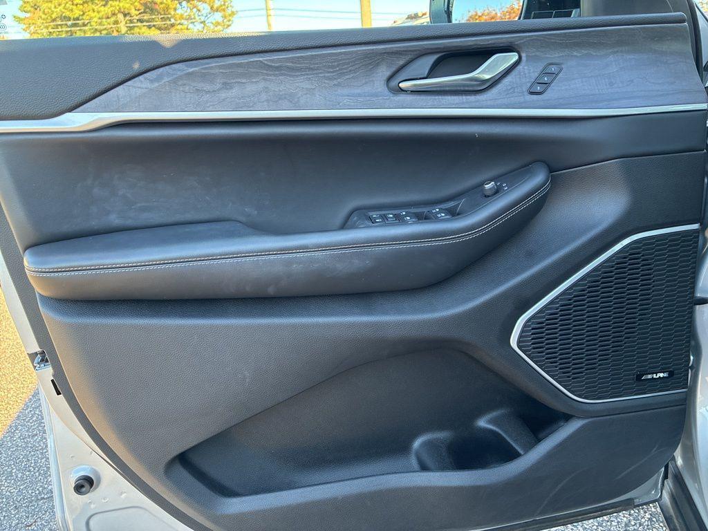 used 2022 Jeep Grand Cherokee car, priced at $32,300