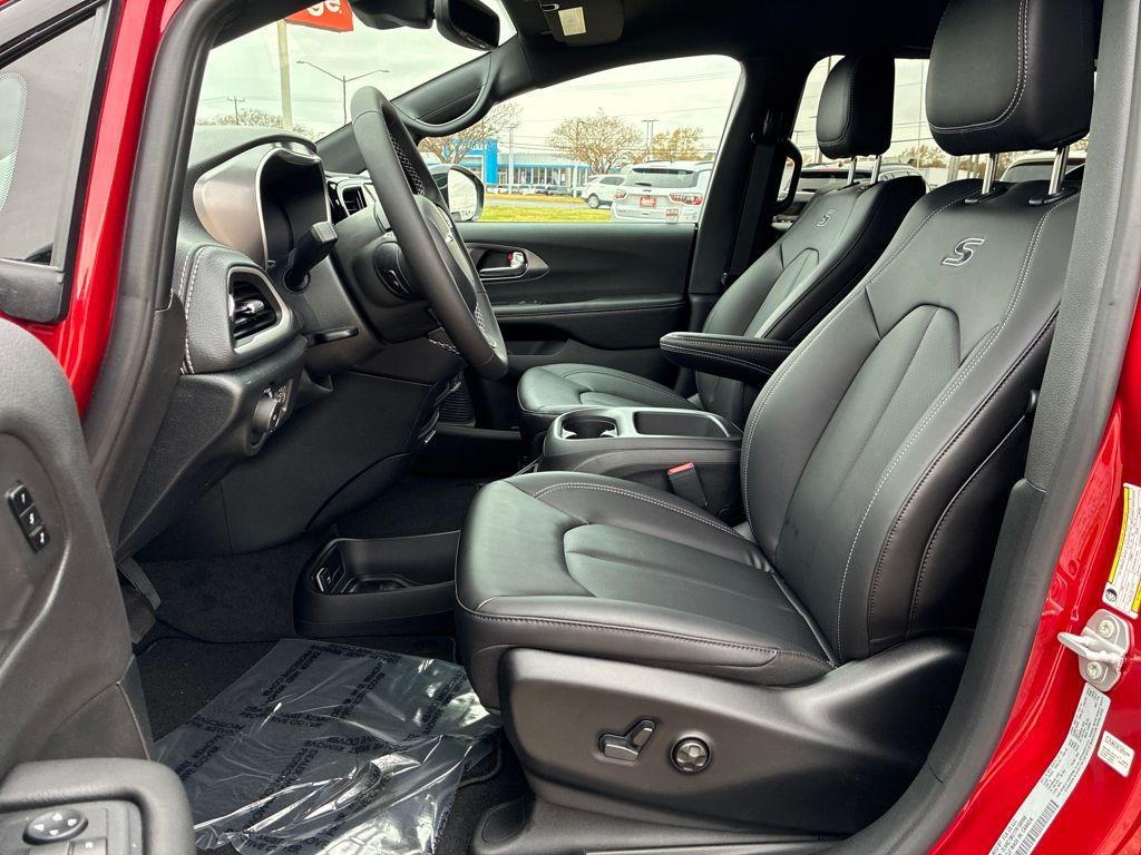 new 2026 Chrysler Pacifica car, priced at $41,717