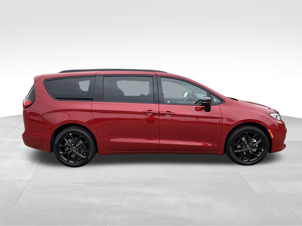 new 2026 Chrysler Pacifica car, priced at $41,717