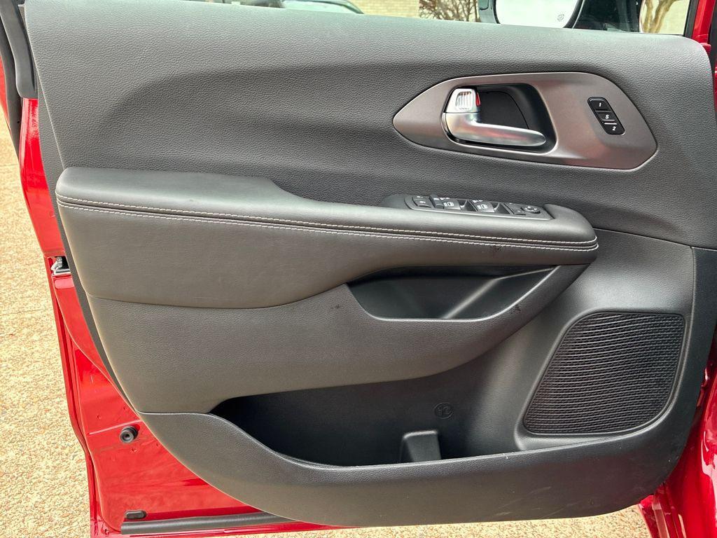 new 2026 Chrysler Pacifica car, priced at $41,717