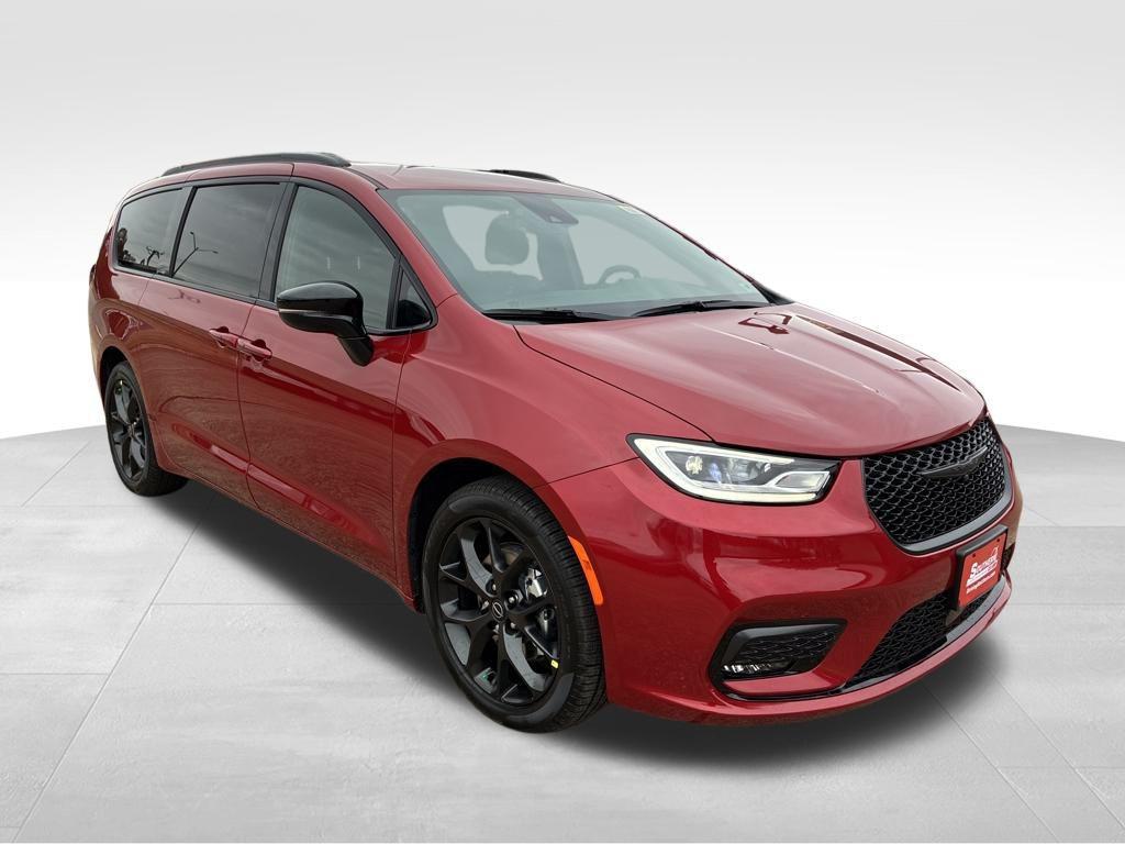 new 2026 Chrysler Pacifica car, priced at $41,717