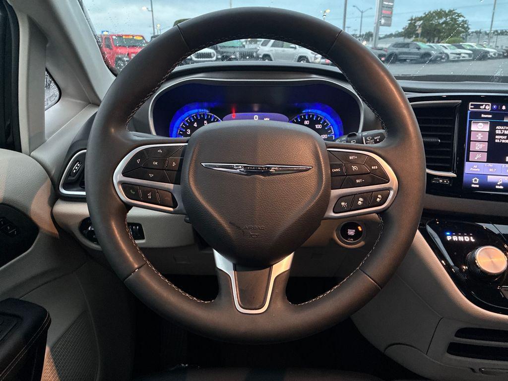 used 2024 Chrysler Pacifica car, priced at $30,500