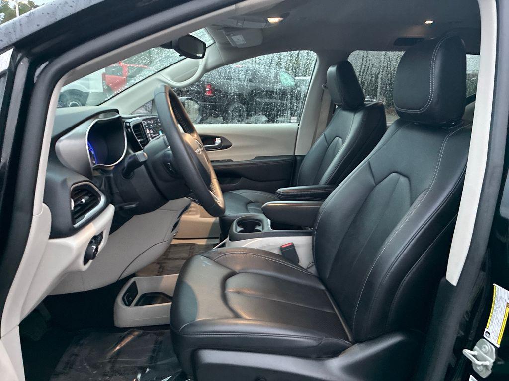 used 2024 Chrysler Pacifica car, priced at $30,500