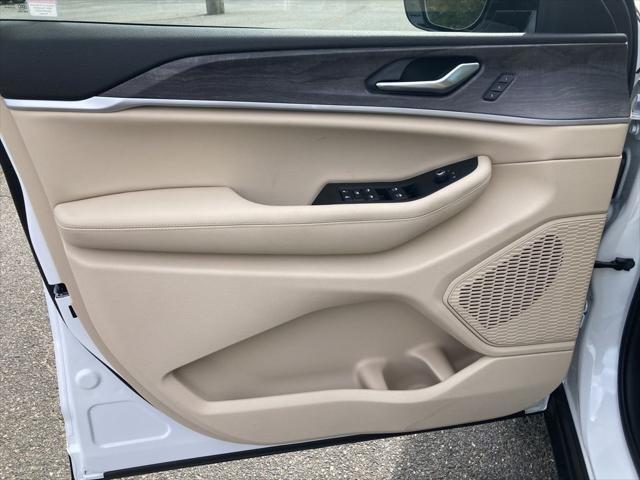 new 2025 Jeep Grand Cherokee car, priced at $49,415