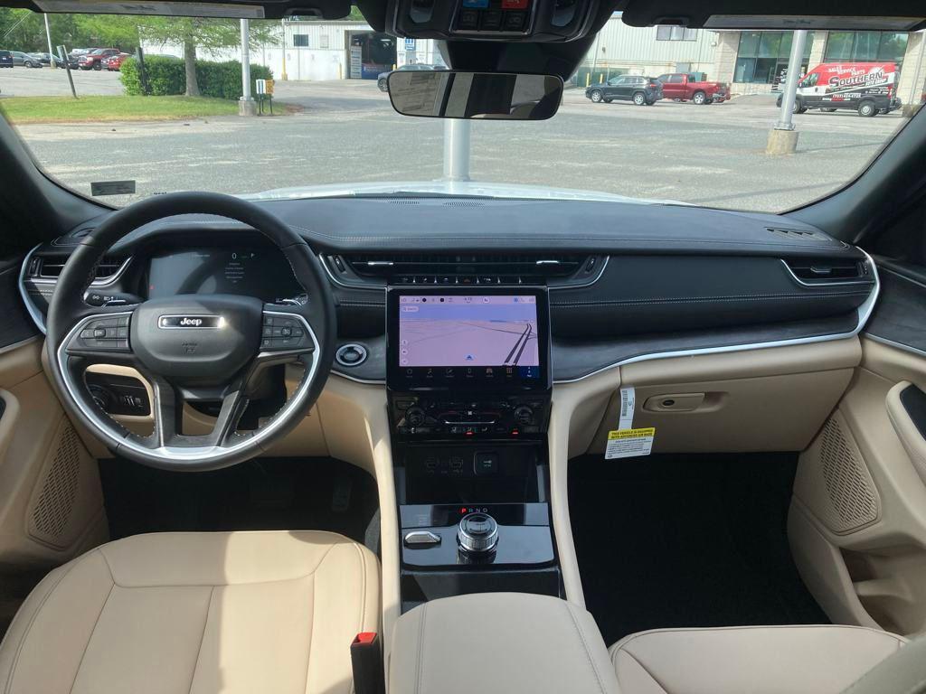 new 2025 Jeep Grand Cherokee car, priced at $43,212