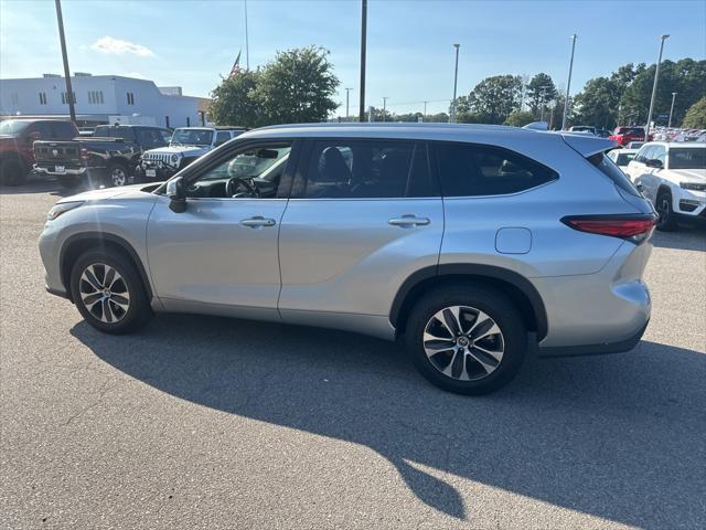 used 2022 Toyota Highlander car, priced at $32,995