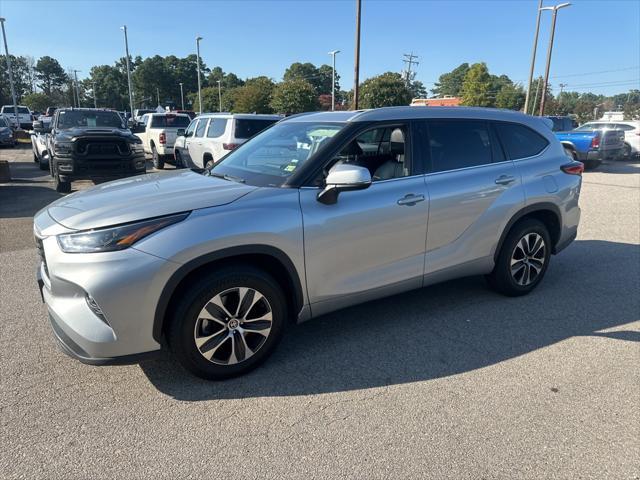 used 2022 Toyota Highlander car, priced at $32,995