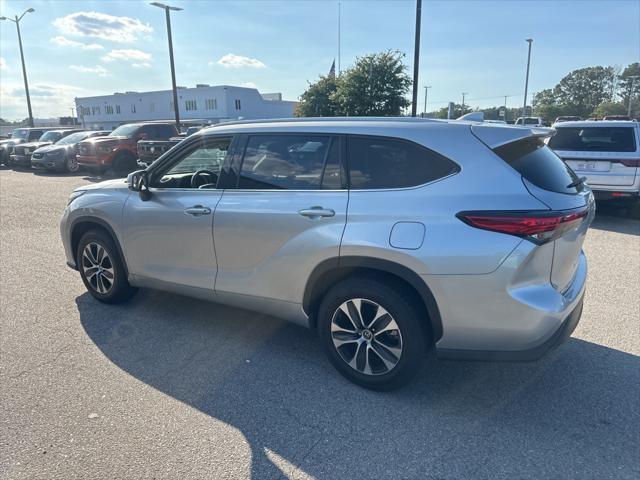 used 2022 Toyota Highlander car, priced at $32,995