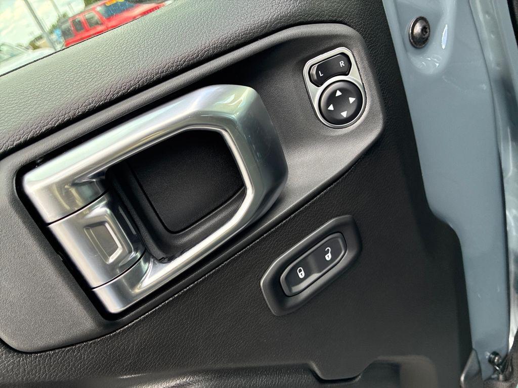new 2025 Jeep Wrangler car, priced at $46,773