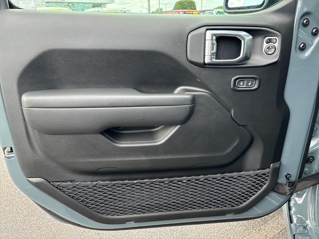 new 2025 Jeep Wrangler car, priced at $46,773