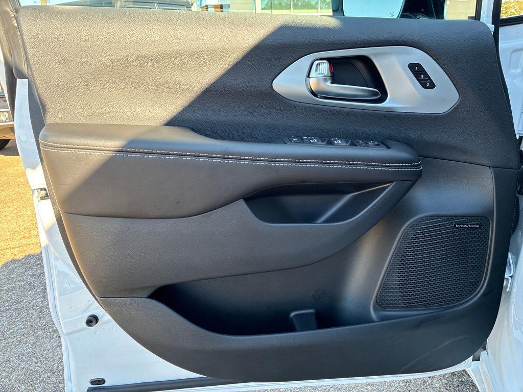 new 2026 Chrysler Pacifica car, priced at $46,855