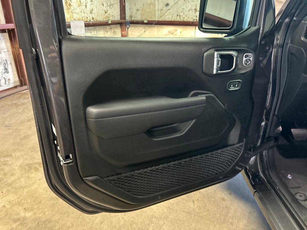 new 2025 Jeep Wrangler car, priced at $46,018