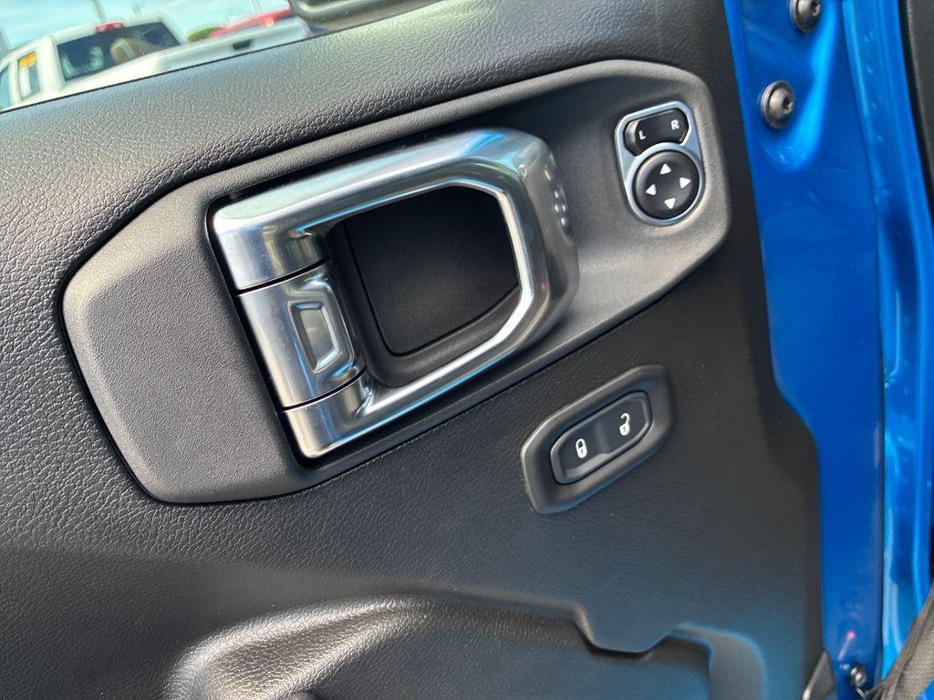 new 2025 Jeep Wrangler car, priced at $42,866