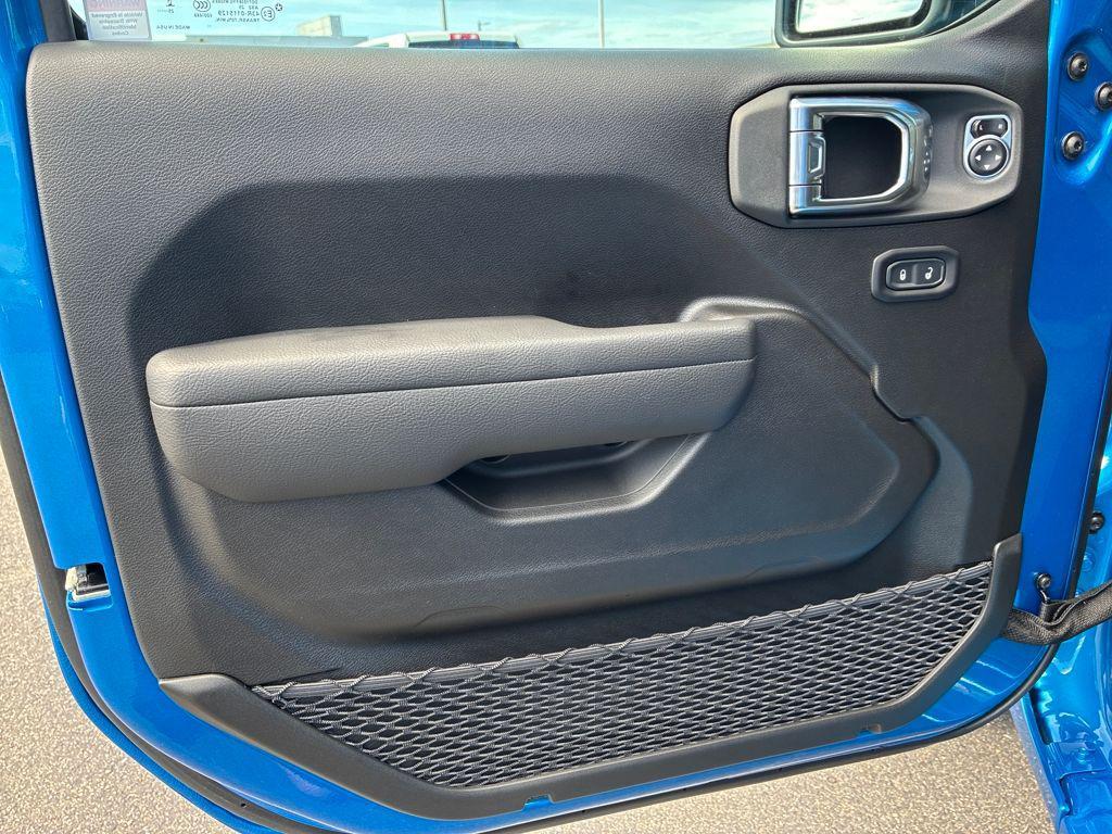 new 2025 Jeep Wrangler car, priced at $42,866