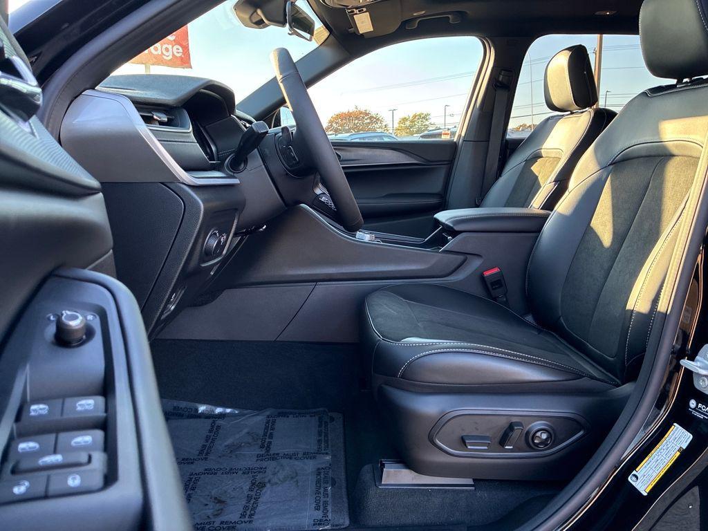 new 2025 Jeep Grand Cherokee L car, priced at $44,052