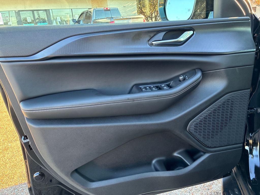 new 2025 Jeep Grand Cherokee L car, priced at $44,052