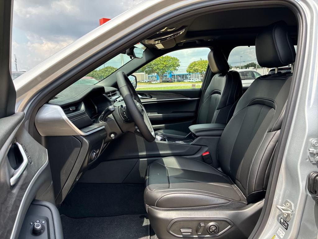 new 2025 Jeep Grand Cherokee L car, priced at $49,048