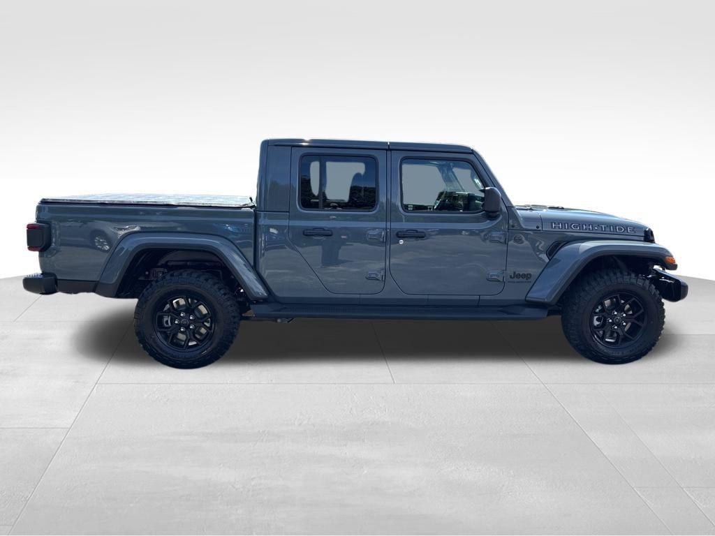 new 2025 Jeep Gladiator car, priced at $43,374