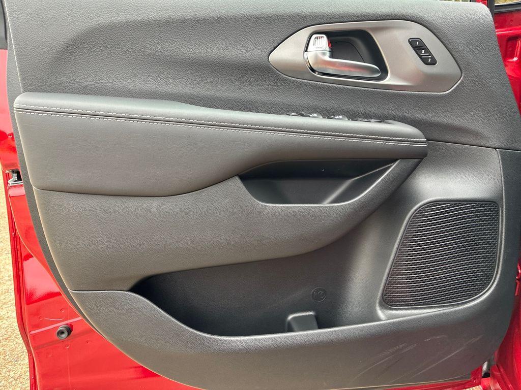 new 2026 Chrysler Pacifica car, priced at $45,434