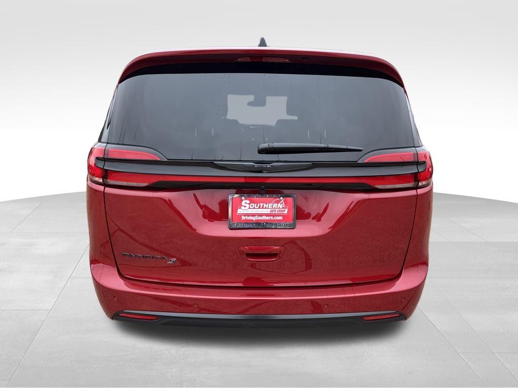 new 2026 Chrysler Pacifica car, priced at $45,434