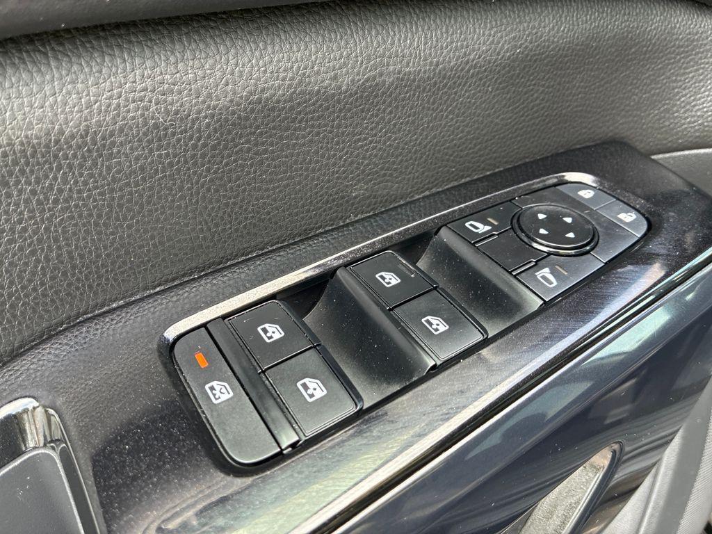 used 2022 Nissan Pathfinder car, priced at $22,000