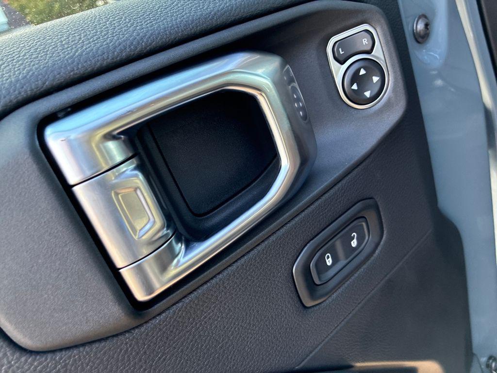 new 2025 Jeep Wrangler car, priced at $59,312