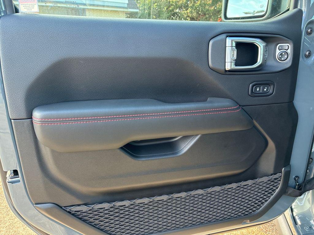 new 2025 Jeep Wrangler car, priced at $59,312