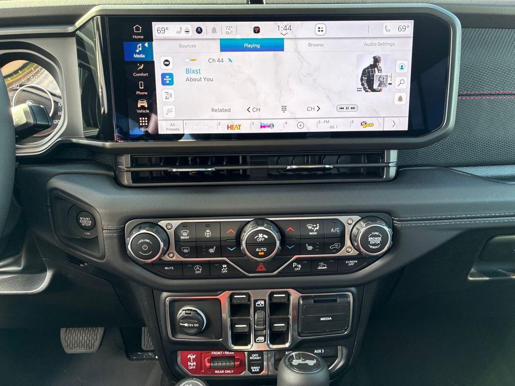 new 2025 Jeep Wrangler car, priced at $59,312
